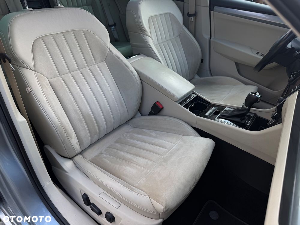 Skoda Superb 2.0 TDI Sportline DSG - 38