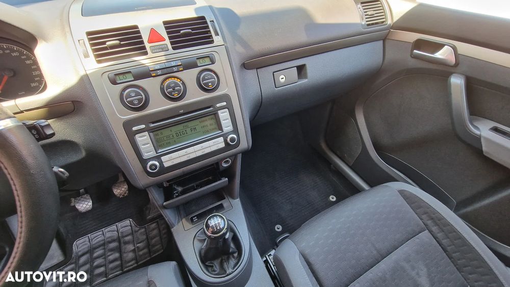 Volkswagen Touran - 5