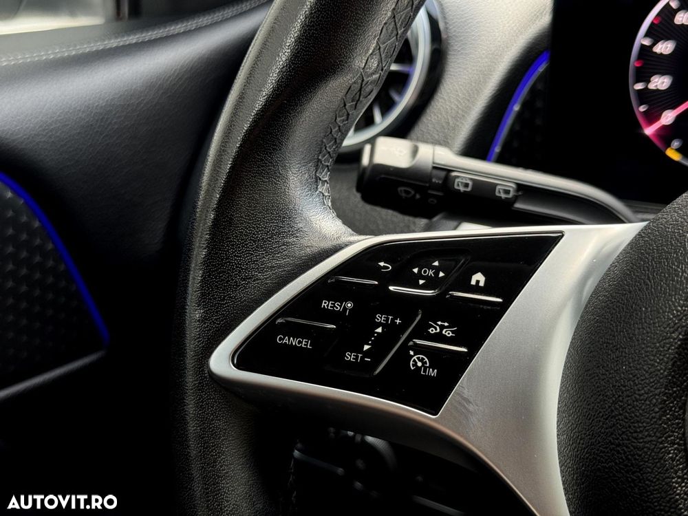 Mercedes-Benz GLB - 12