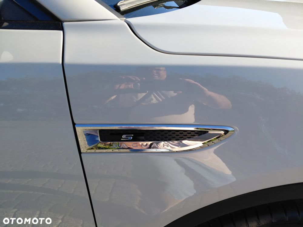 Jaguar E-Pace 2.0 i4D AWD R-Dynamic S - 12