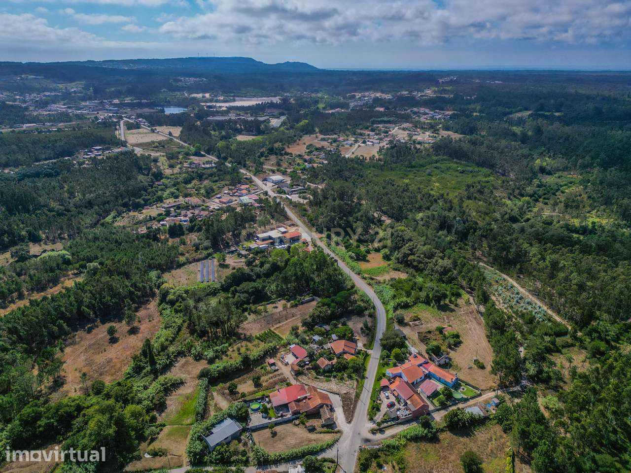 Propriedade com duas casas para reabilitar, terreno e poço na Costeira - Grande imagem: 5/23