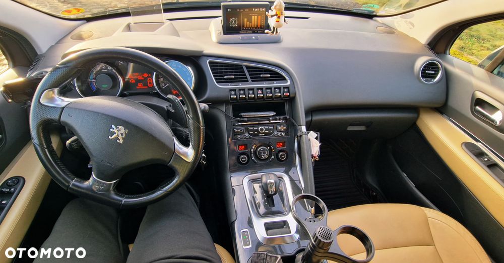 Peugeot 3008 Hybrid4 - 10