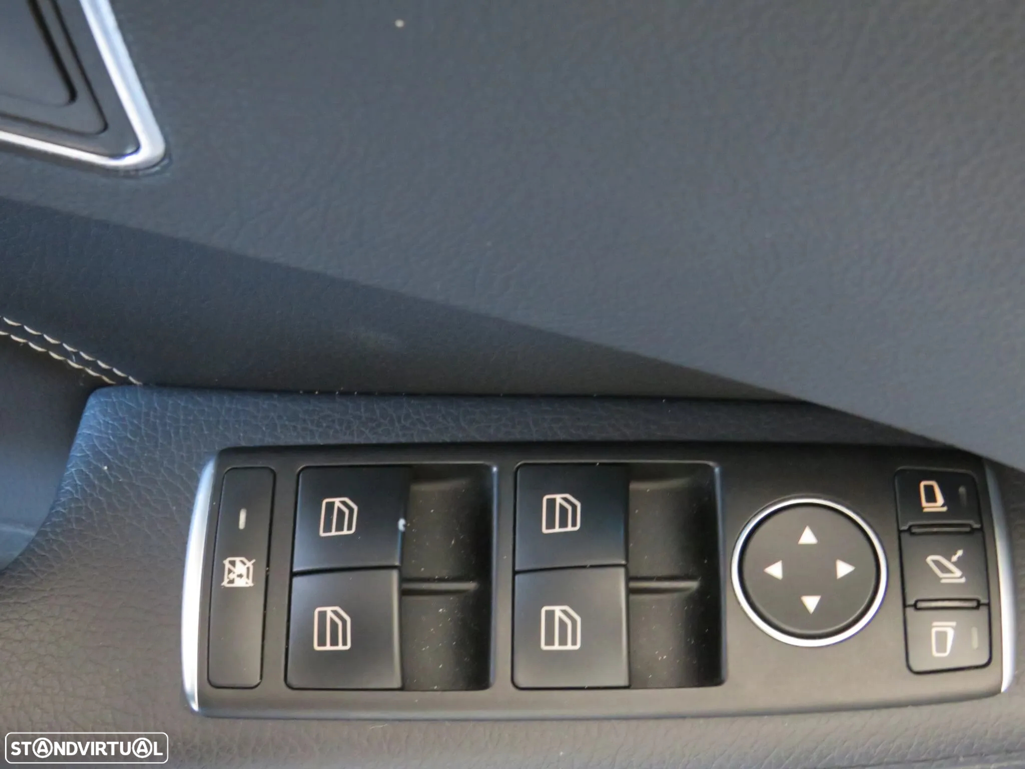 Mercedes-Benz E 250 BlueTEC Avantgarde Auto. - 12