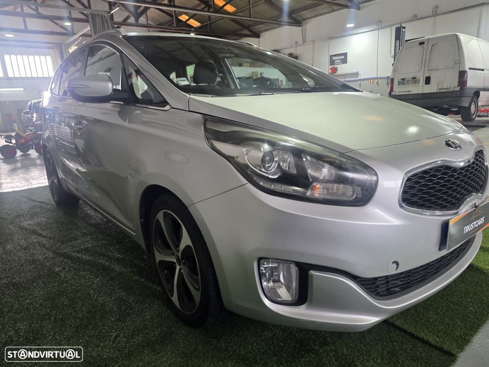 Kia Carens - 4