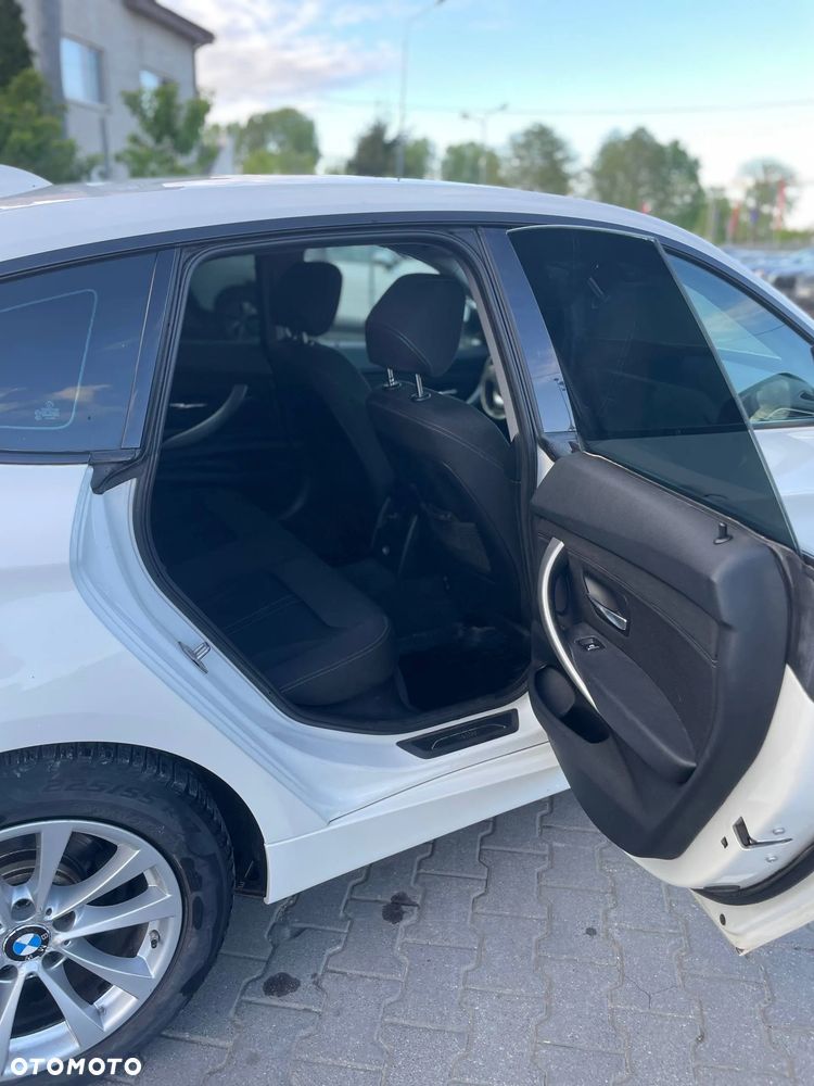 BMW Seria 3 320d xDrive Advantage - 17