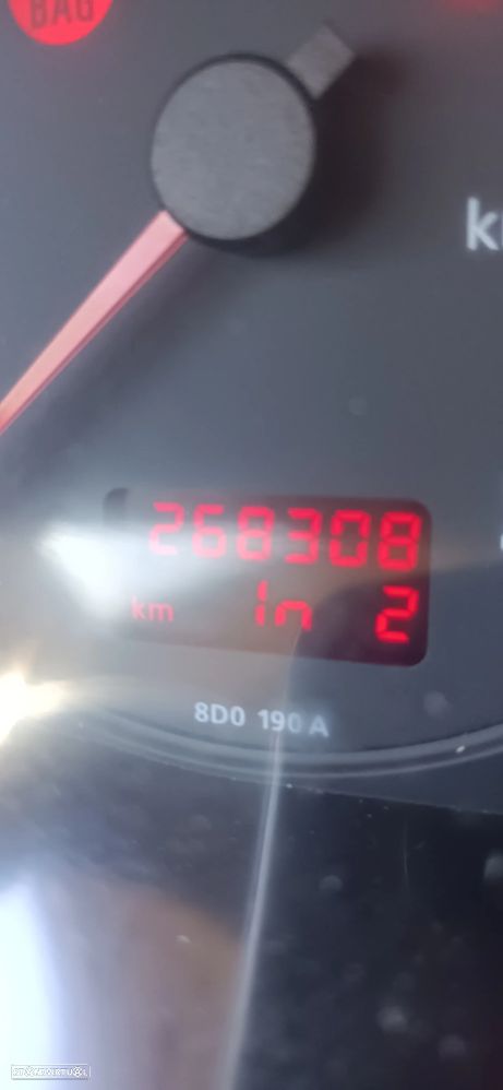 Audi A4 1.9 TDI Confort - 2