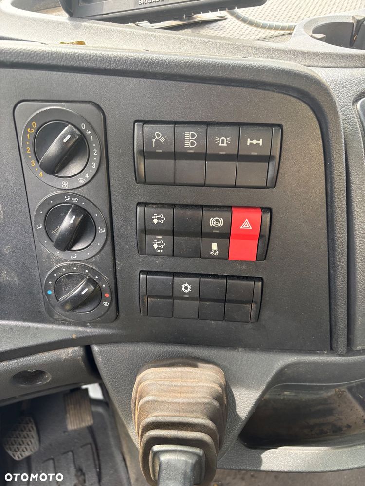 Mercedes-Benz Atego 1221 4x2 piaskarka solarka pług - 14
