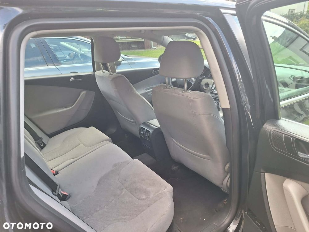 Volkswagen Passat - 12