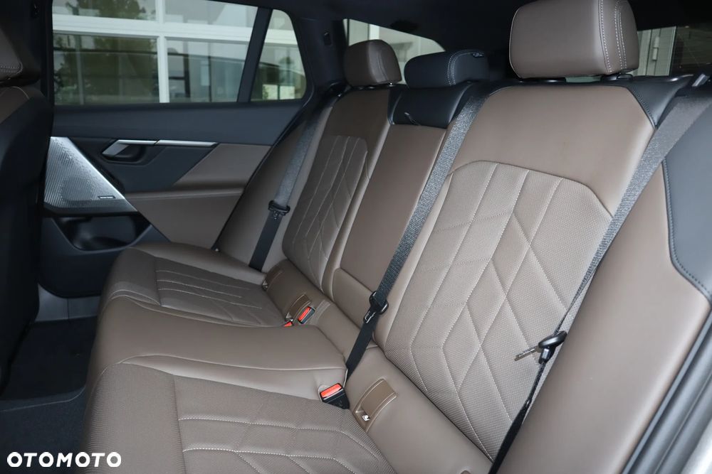 BMW i5 - 10