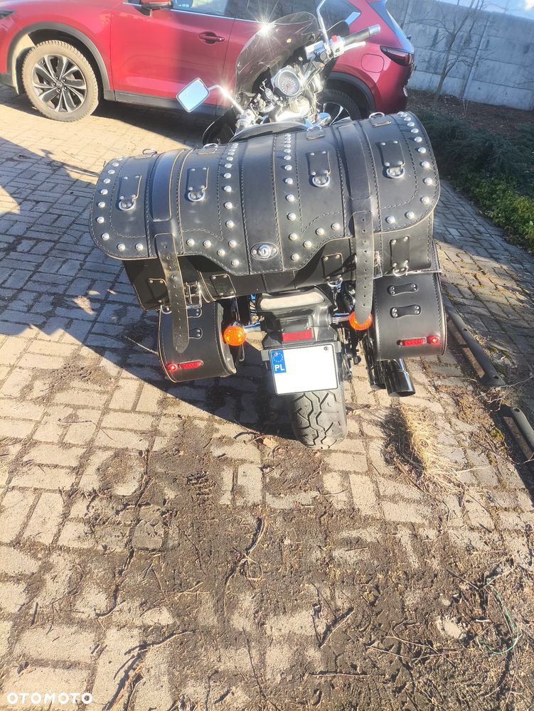 Suzuki Intruder - 11