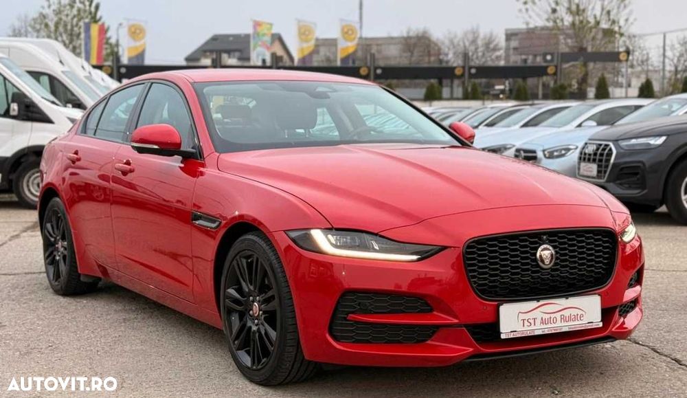 Jaguar XE D200 RWD MHEV R-Dynamic S - 13
