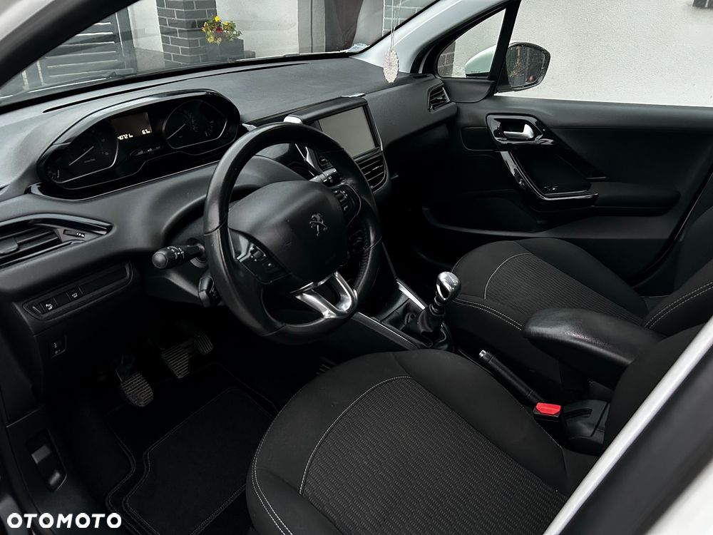 Peugeot 208 - 6