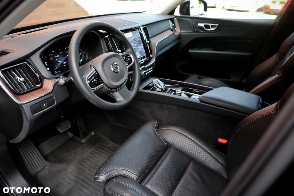Volvo XC 60 B5 D AWD Ultimate Dark - 18