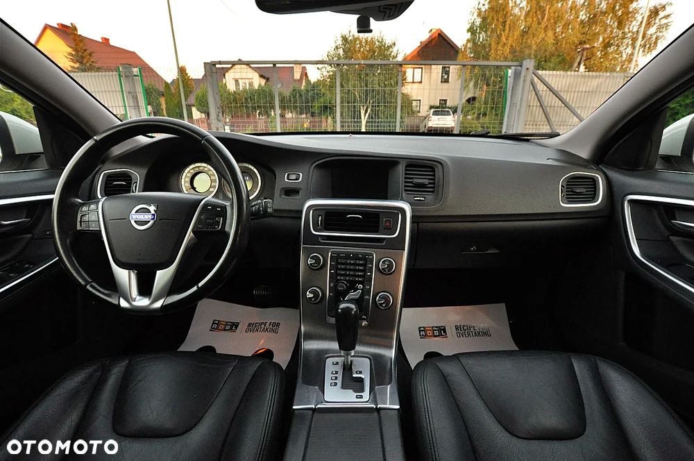 Volvo V60 D4 Geartronic Summum - 22