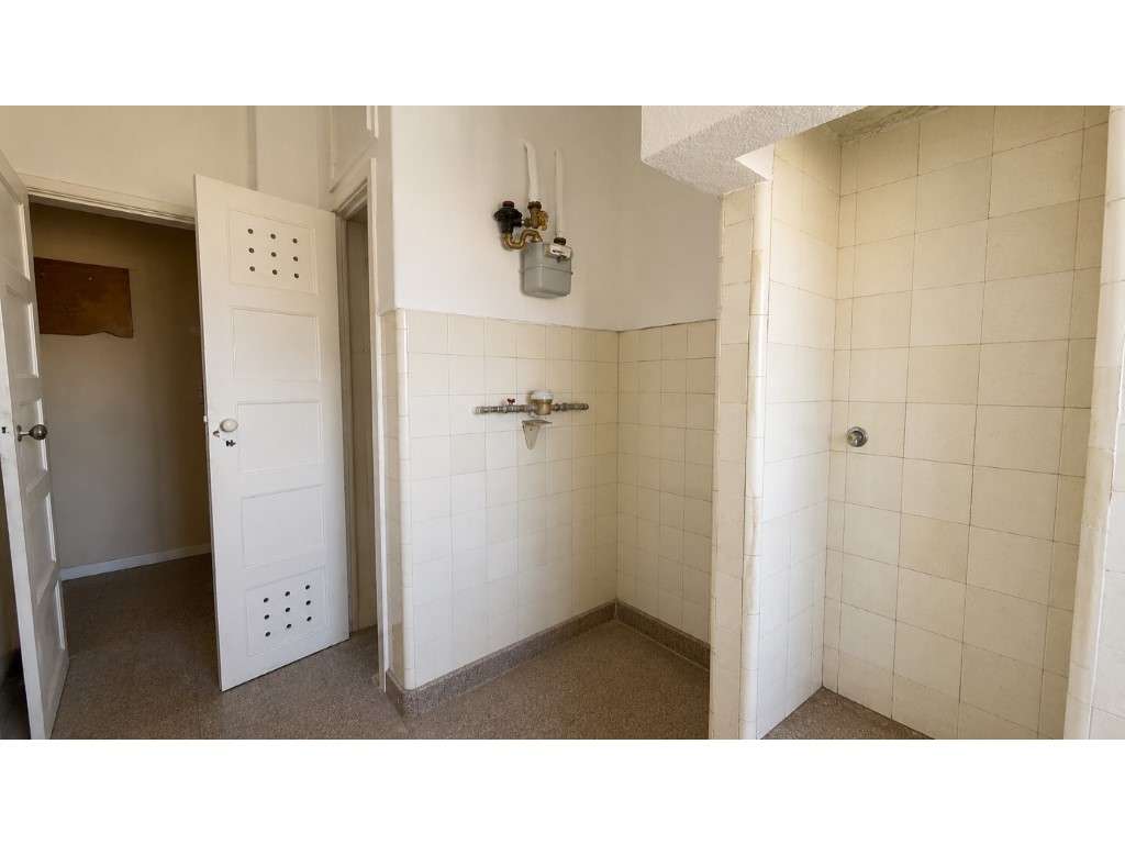 Apartamento T4 para Remodelação Total em Alvalade - Lisboa - Grande imagem: 4/28