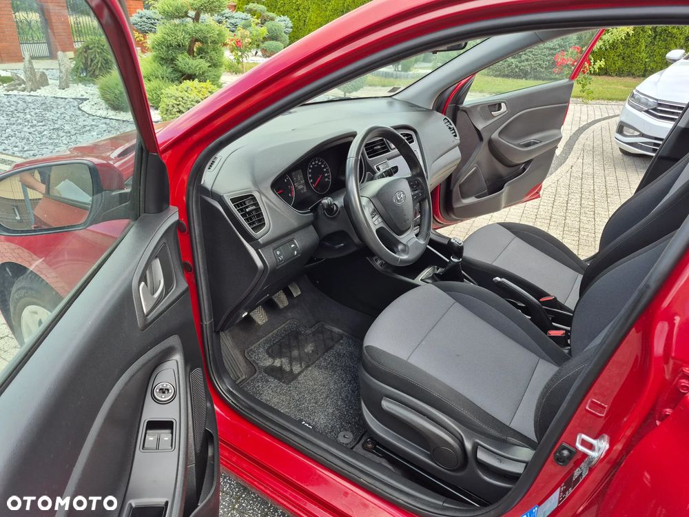 Hyundai i20 blue 1.2 Classic - 13