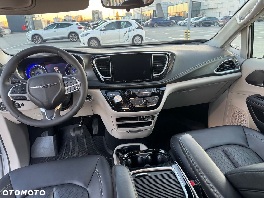 Chrysler Pacifica - 24