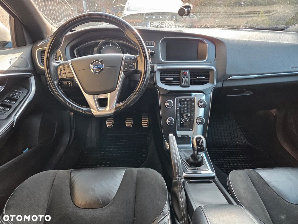 Volvo V40 D2 R Design - 17