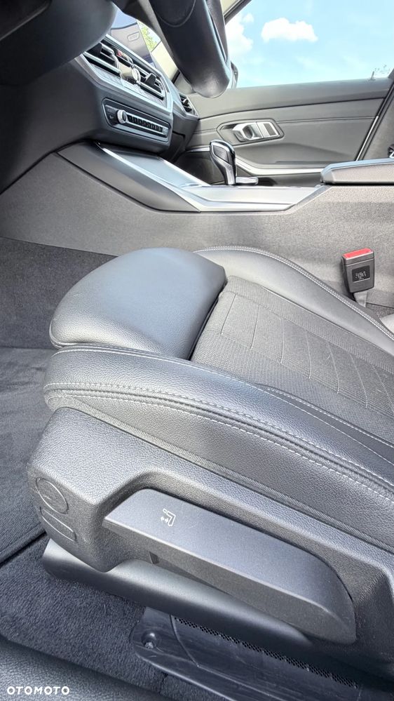 BMW Seria 3 318i Sport Line - 25