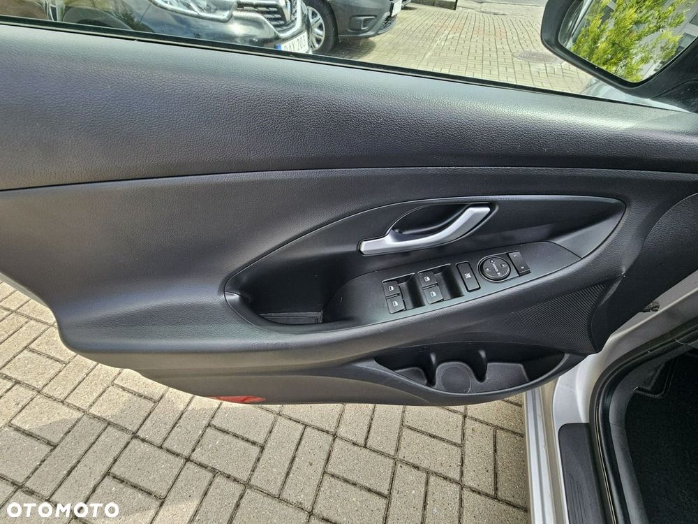 Hyundai i30 1.5 DPI Modern - 29