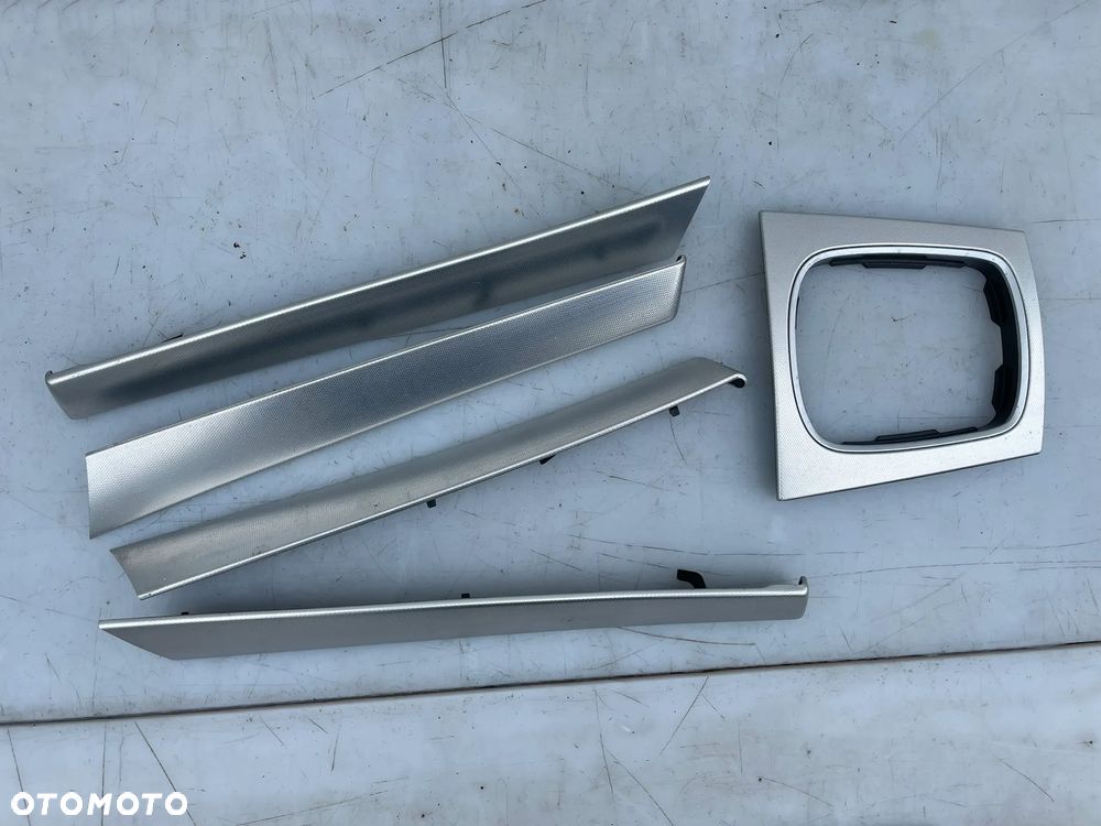 DEKORY LISTWY DRZWI RAMKA WYBIERAKA AUDI A3 8P 5D - 2