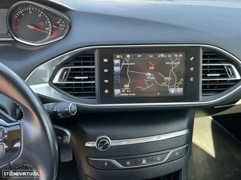 Peugeot 308 - 8
