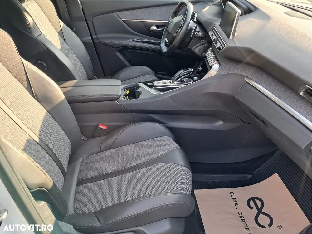 Peugeot 3008 1.6 PureTech Turbo S&S EAT8 Allure - 11