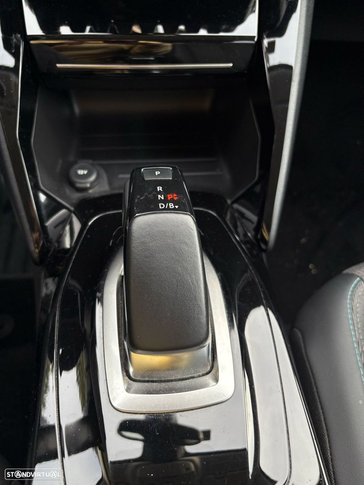 Peugeot e-208 Allure - 9