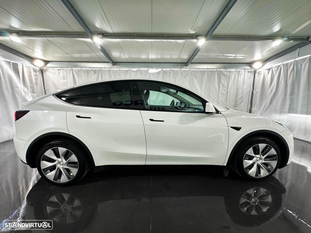 Tesla Model Y Long Range Dual Motor AWD - 12