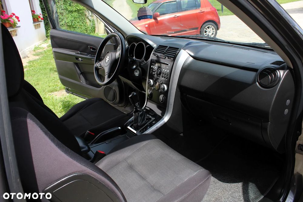 Suzuki Grand Vitara 1.6 De luxe - 18