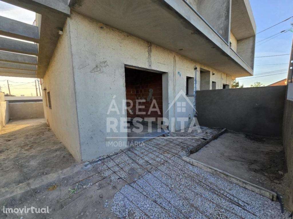 Moradia Gemin. T3 c/2 Suites, Pinhal General - Fernão Ferro - Grande imagem: 3/24