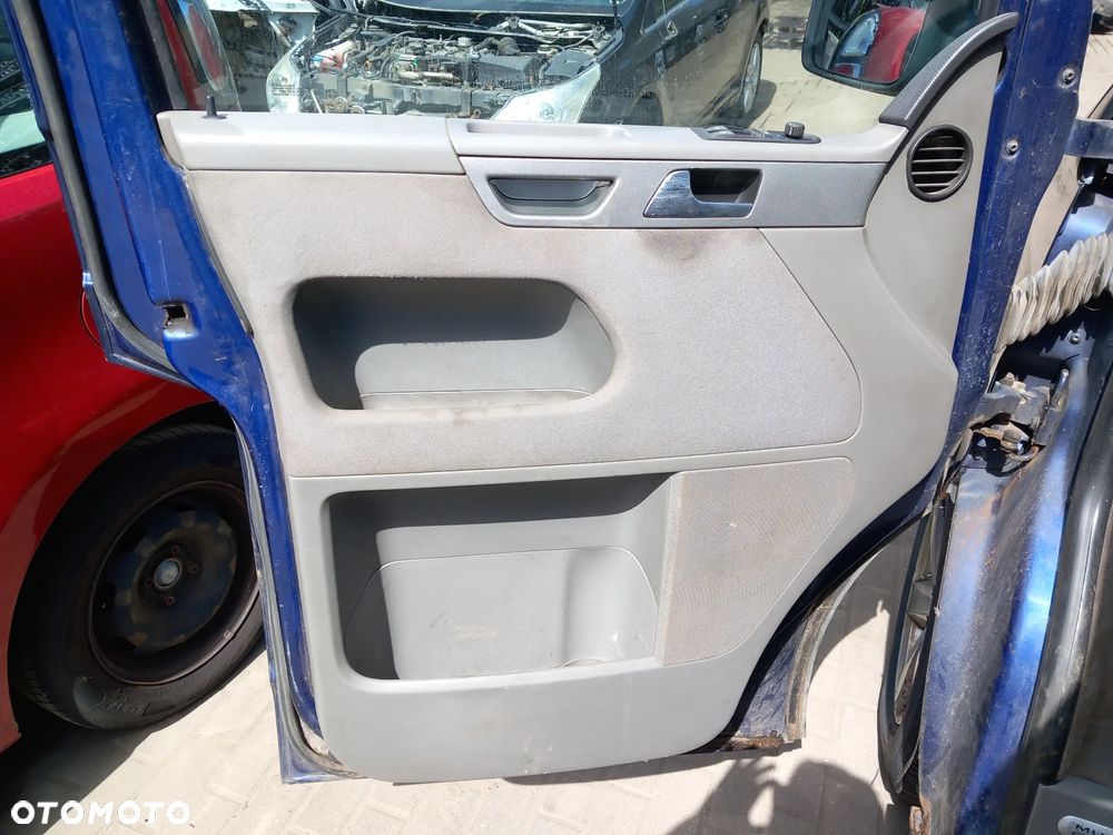 VW TRANSPORTER T5 MULTIVAN KOMPLETNA PRZEKŁADKA FOTELI DYWANÓW PODSUFITKI BOCZKI SŁUPKI NA MULTIVAN KOMPLET Z STOLIKIEM I ROLETĄ SKÓRA ALCANTARA - 29