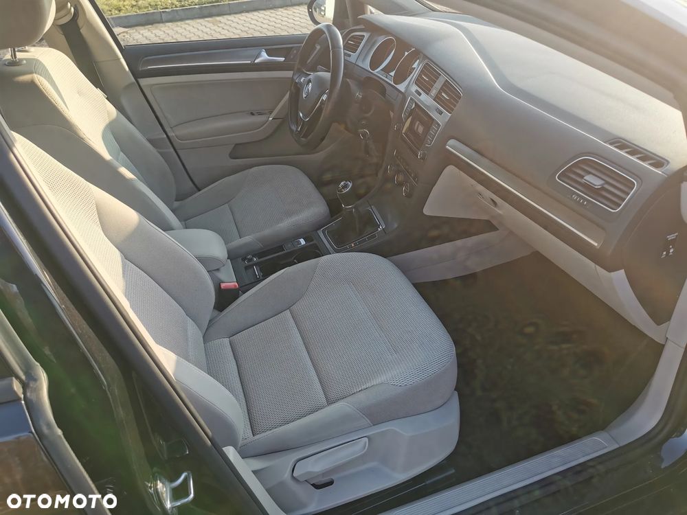 Volkswagen Golf - 24