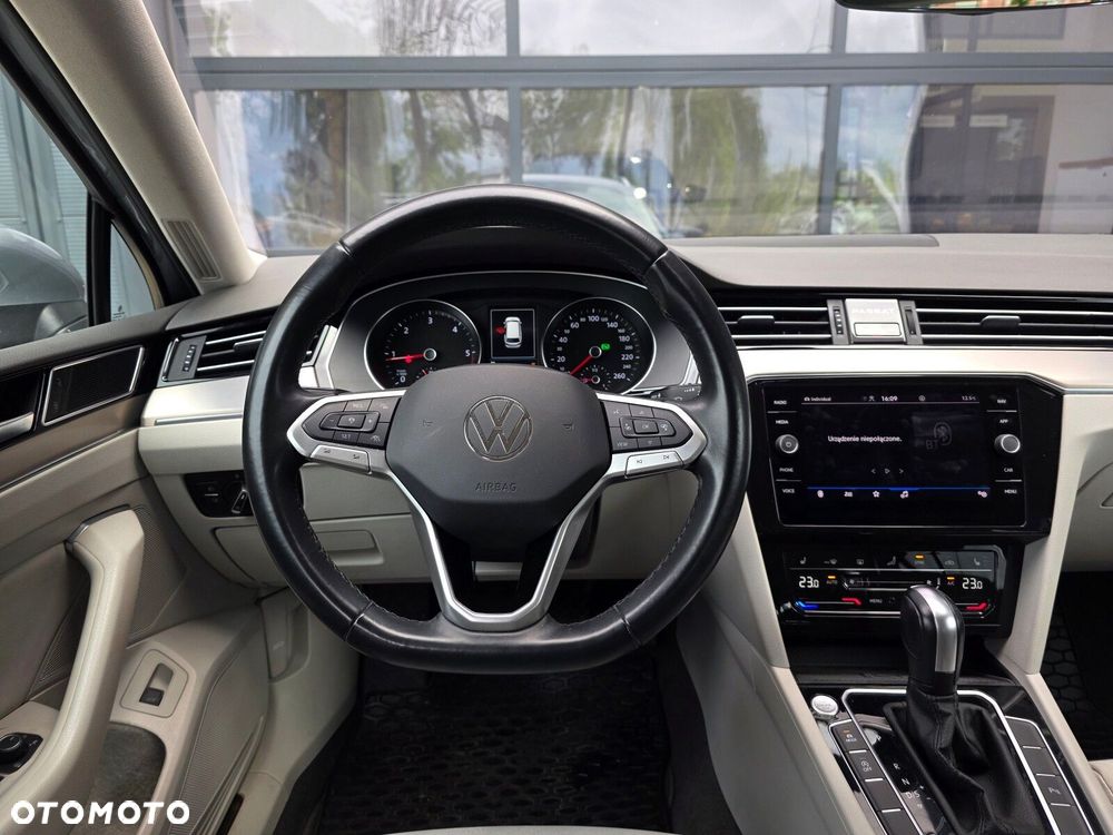 Volkswagen Passat 2.0 TDI Elegance DSG - 17