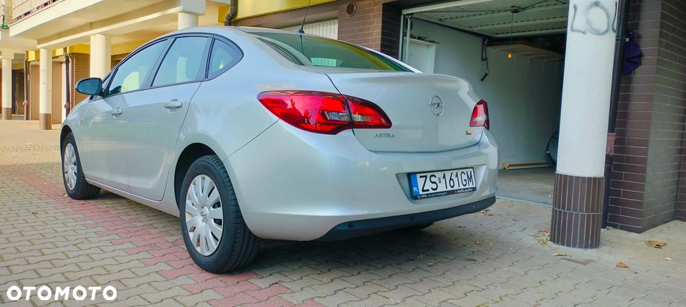 Opel Astra IV 1.6 Cosmo - 11