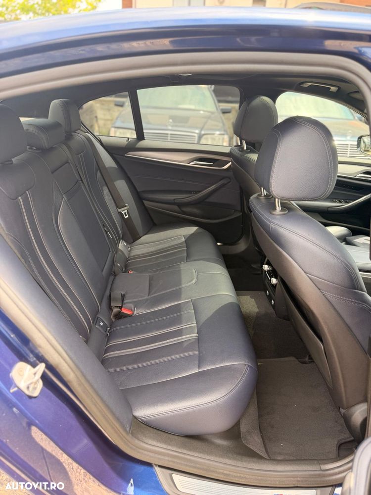 BMW Seria 5 550i xDrive AT - 13