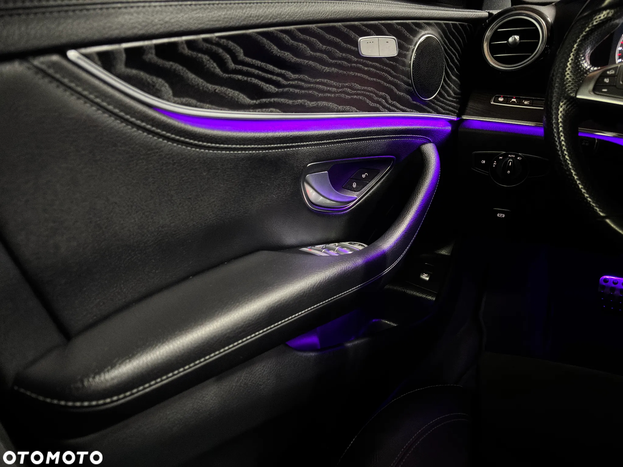 Mercedes-Benz Klasa E 220 d T 9G-TRONIC AMG Line - 36