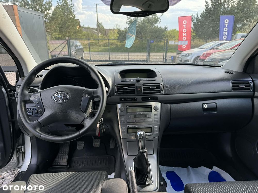 Toyota Avensis 1.8 VVT-i Sol Premium - 18