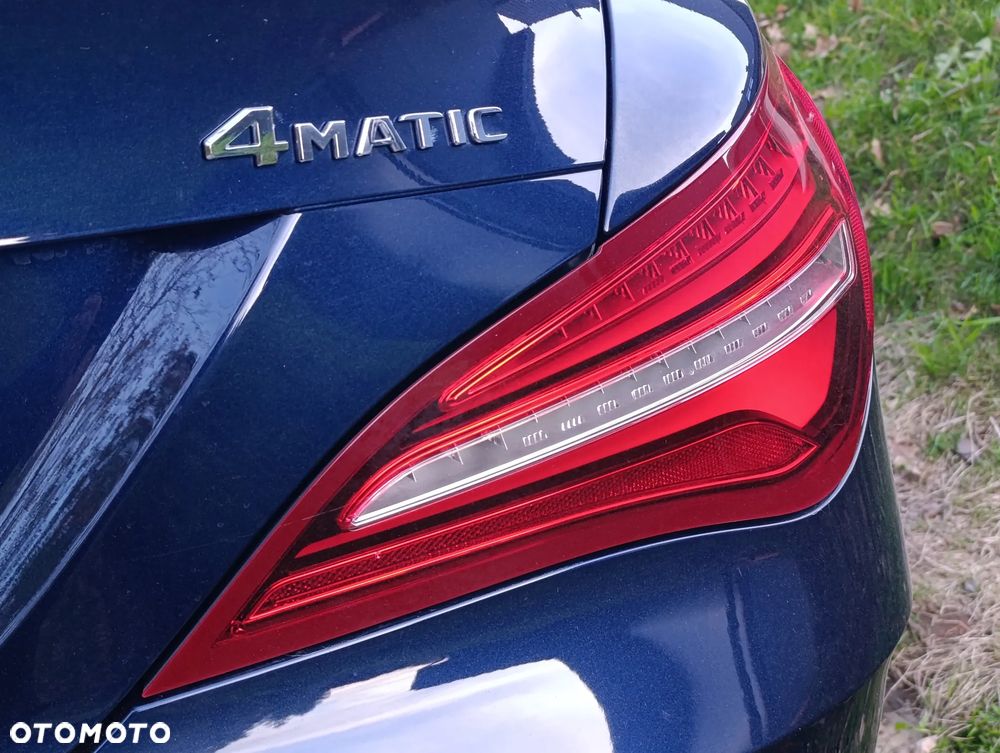 Mercedes-Benz CLA 220 4-Matic AMG Line - 12