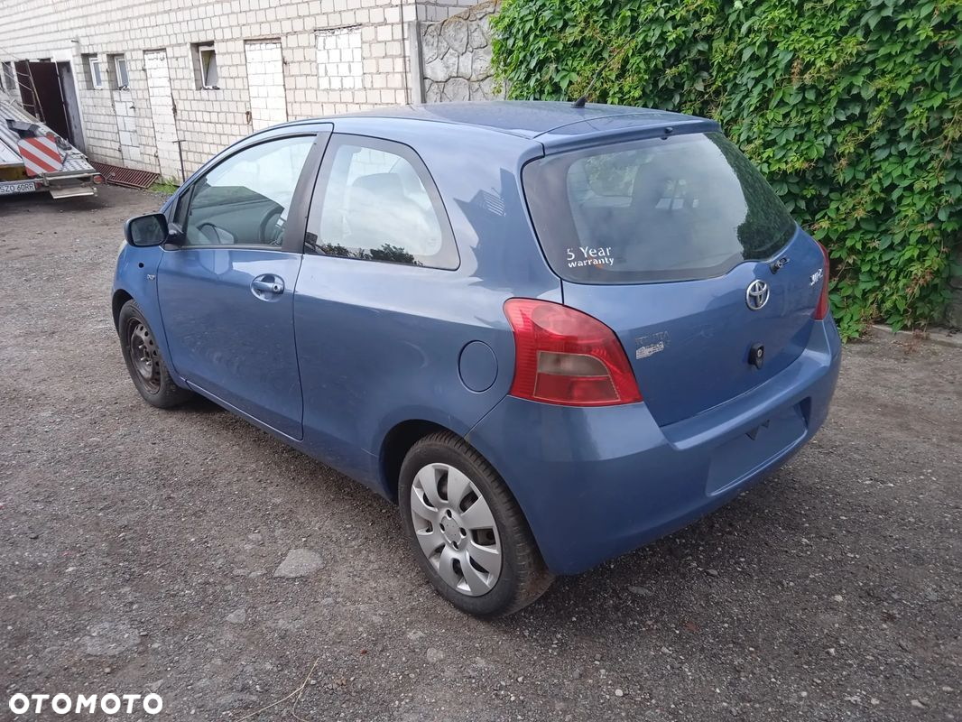 Na części Toyota Yaris II 1.4 D 8T1 Silnik Skrzynia Maska Zderzak Drzwi Klapa Szyba - 4