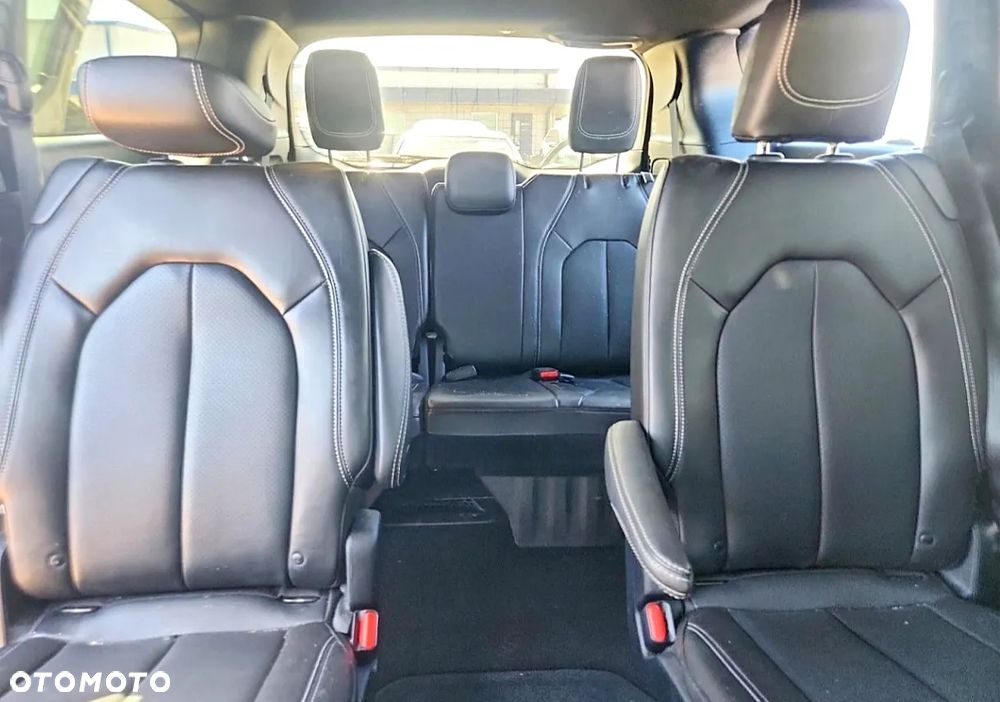 Chrysler Pacifica - 9