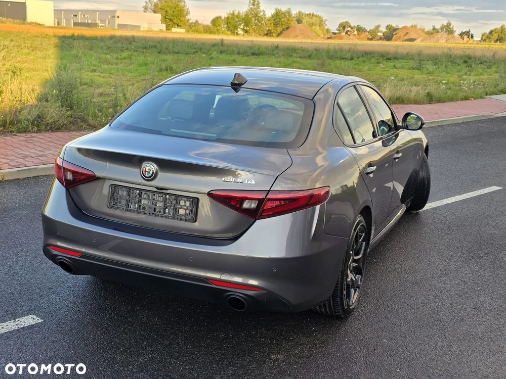 Alfa Romeo Giulia - 2