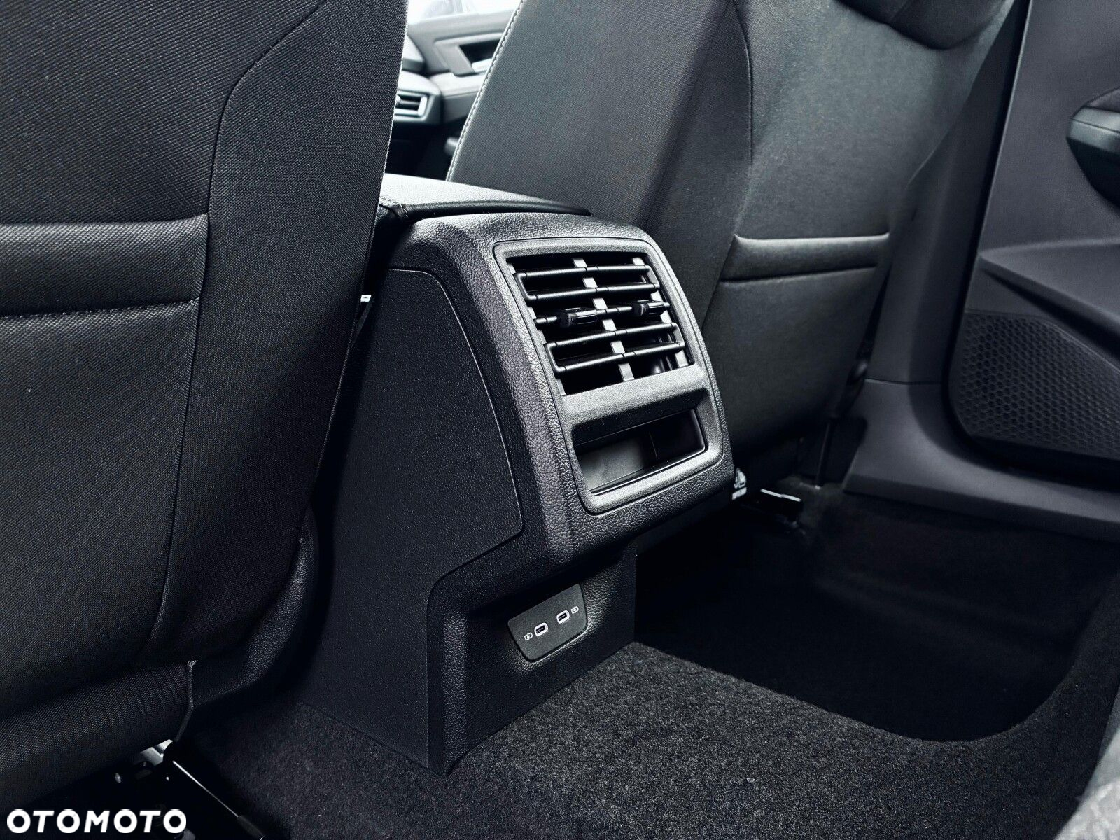 Volkswagen Golf - 24