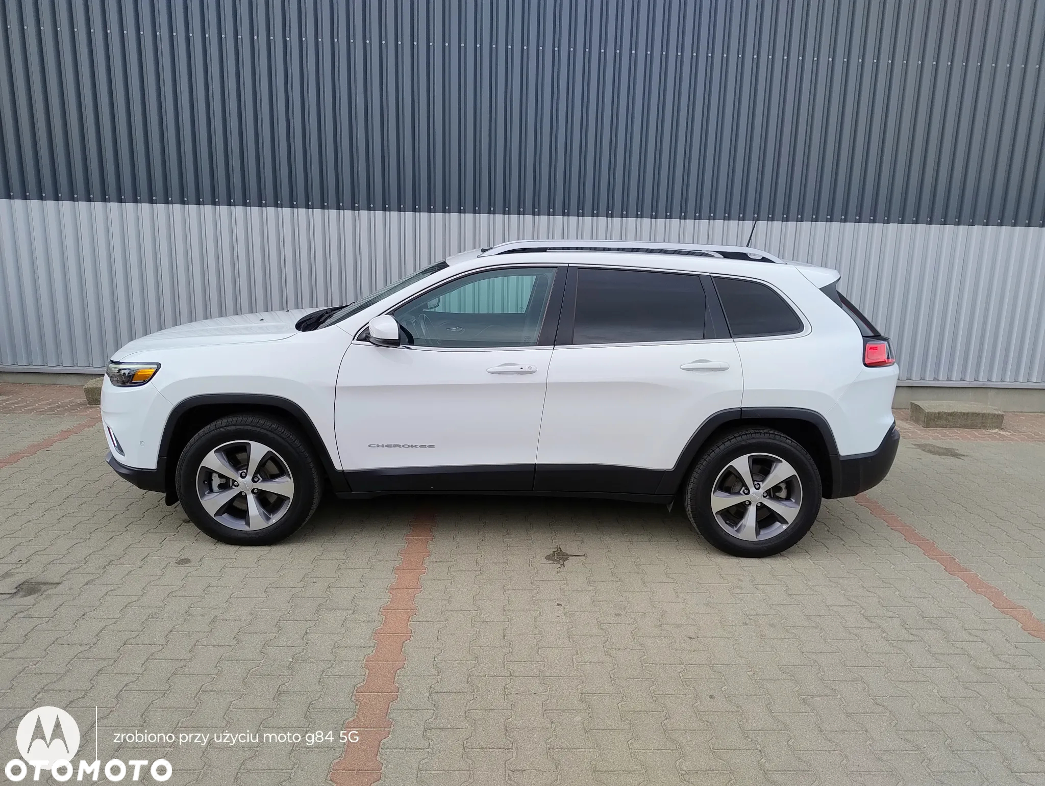 Jeep Cherokee - 30