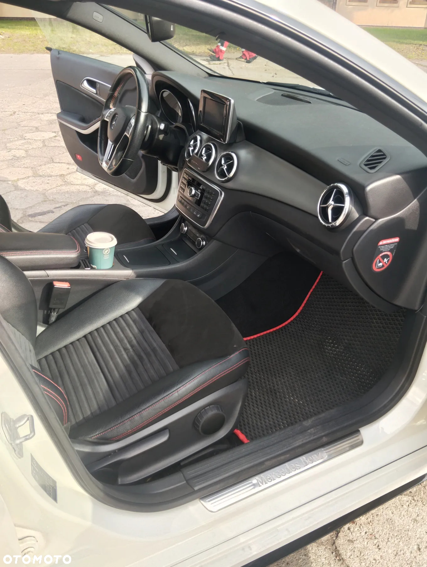 Mercedes-Benz CLA - 4