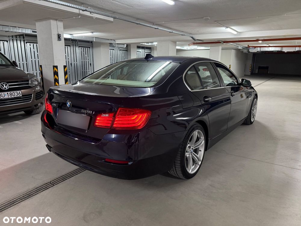 BMW Seria 5 528i xDrive - 3