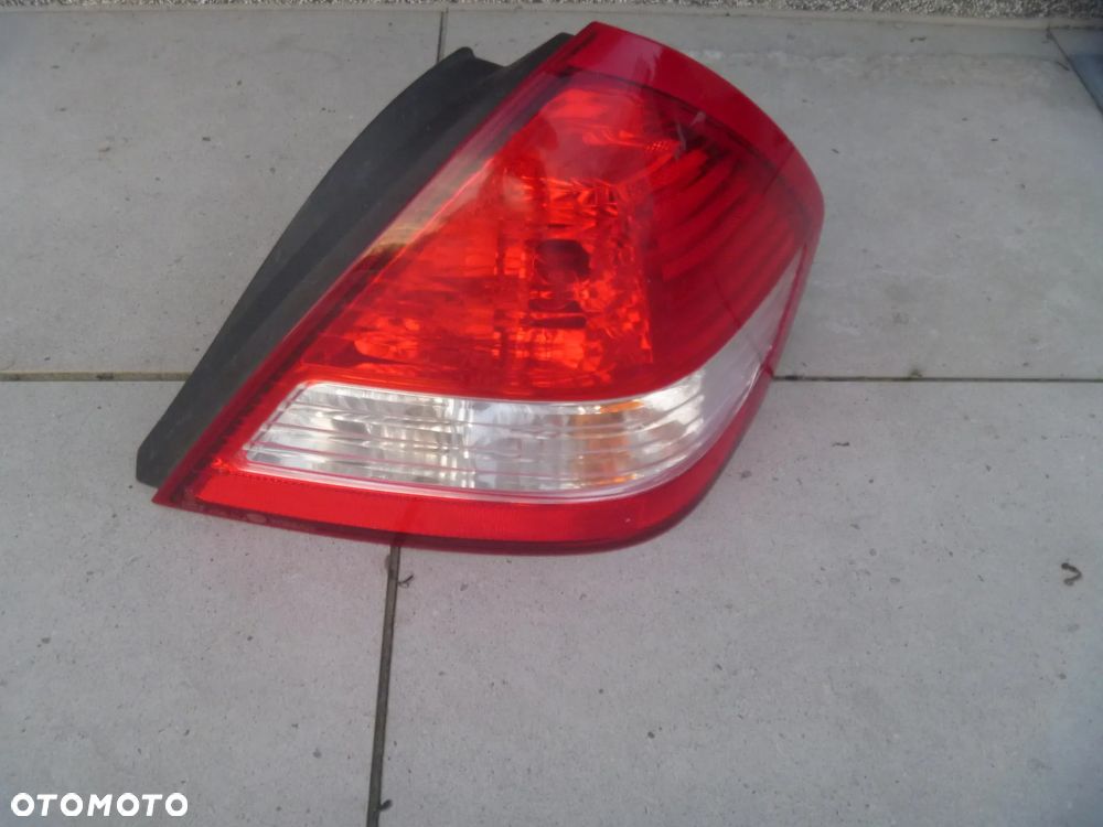 NISSAN TIIDA SEDAN LAMPA PRAWA ORYGINAŁ - 1