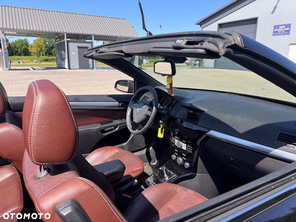 Opel Astra 1.6 Turbo Cosmo - 25