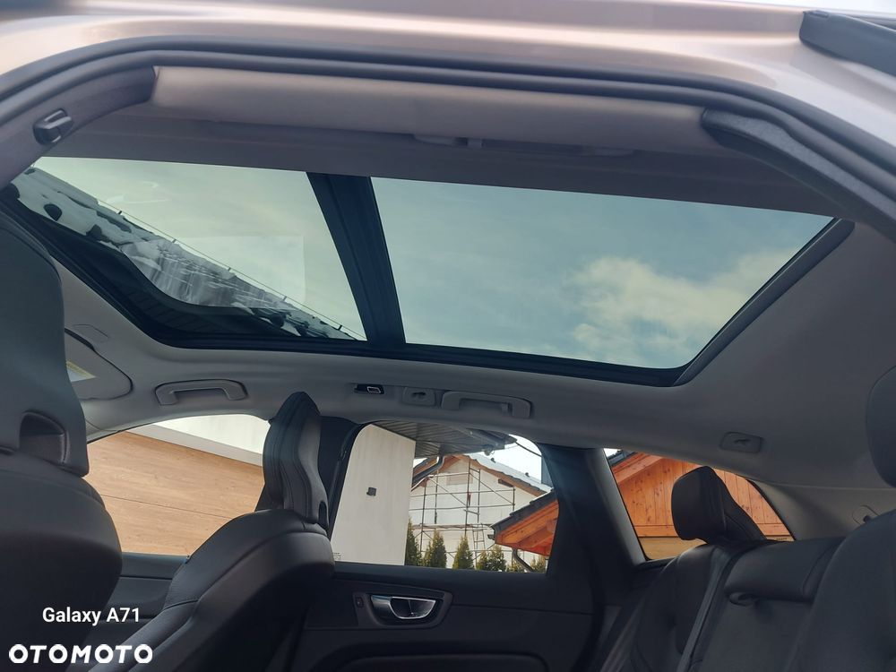 Volvo XC 60 B5 B AWD Plus Dark - 14