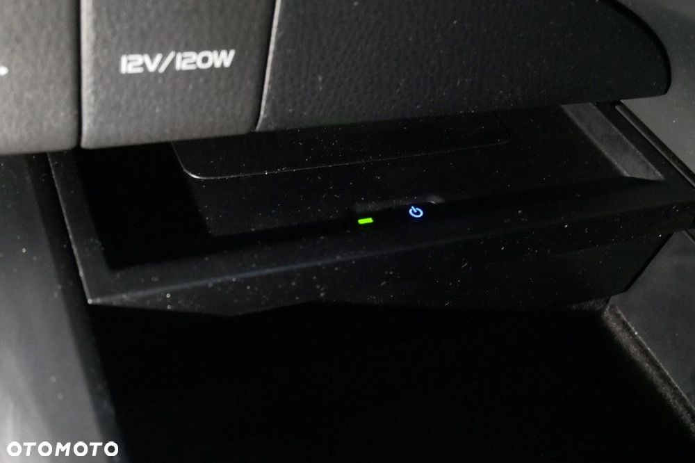 Toyota Camry 2.5 Hybrid Executive CVT - 25